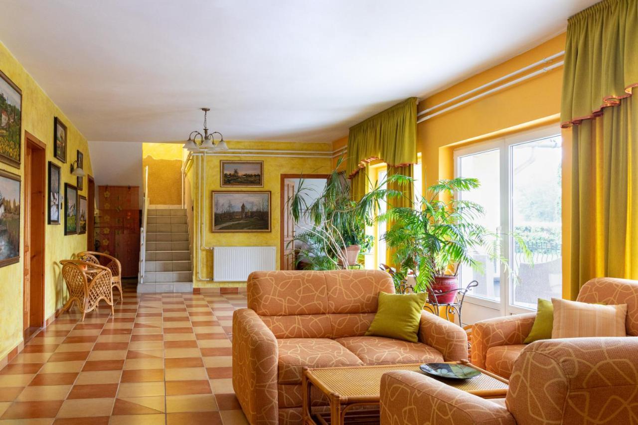 Hotel Zeta เลนตี ภายนอก รูปภาพ