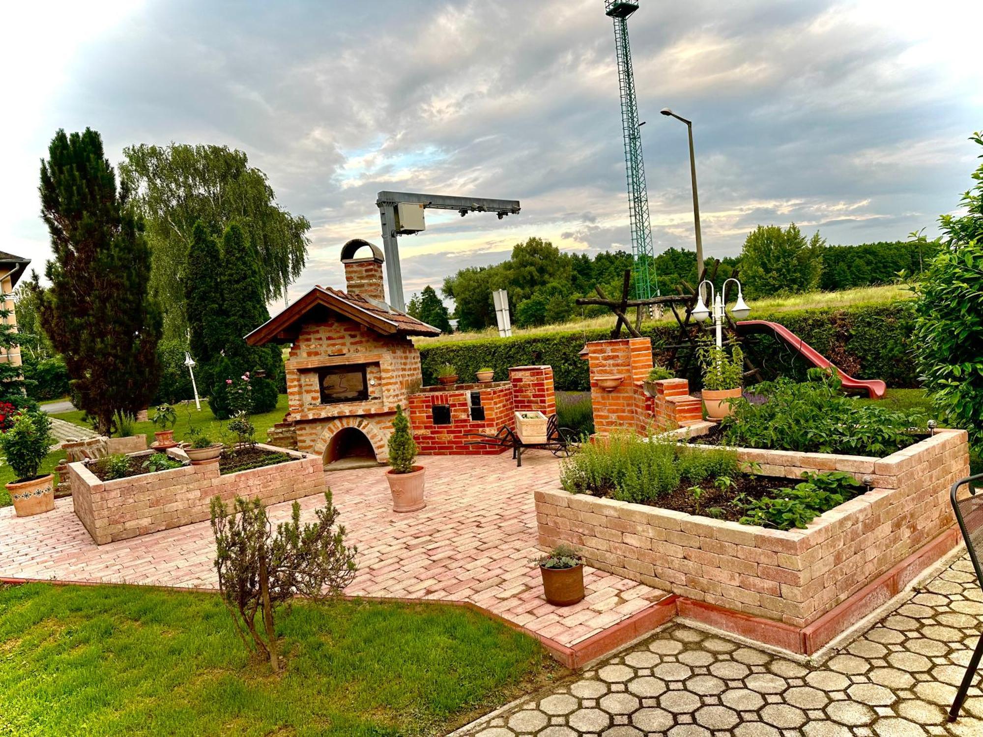 Hotel Zeta เลนตี ภายนอก รูปภาพ